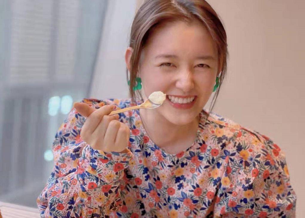 蒋依依造型显老,造型拖垮