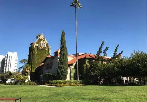 加州大学伯克利分校是加利福尼亚大学中最老的一所,也是美国大学协会