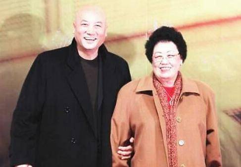 原创迟重瑞79岁妻子捐款一千万!曾是中国女首富,二婚嫁小11岁丈夫