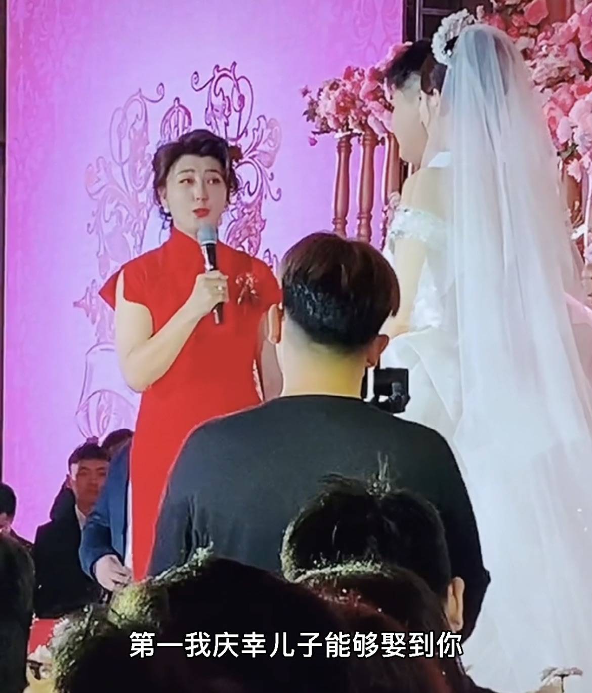 闫学晶儿子大婚!向儿媳检讨自己脾气急,赞儿媳吃自己剩饭不嫌弃