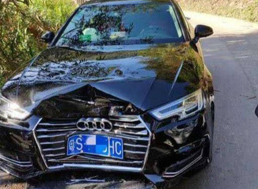比亚迪撞上奥迪a6l,目睹事故现场后,网友:奥迪还是太年轻