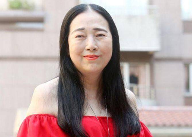 原创67亿身价富婆60岁公开找小鲜肉真实颜值曝光网友怀疑人生