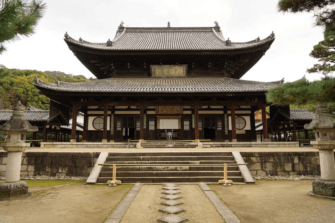 2016年王石带曹德旺到福清万福寺参观曹德旺因此损失了4个亿