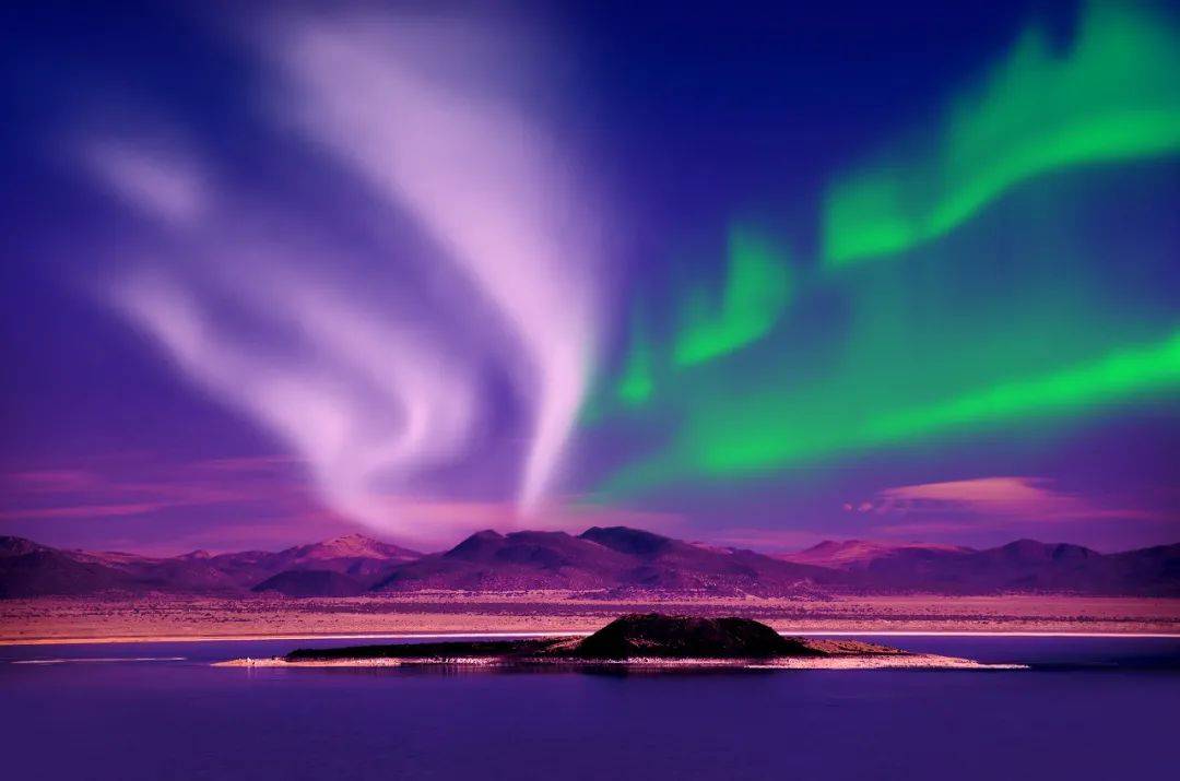 而且冰岛的极光一旦出现,就是铺天盖地式的.