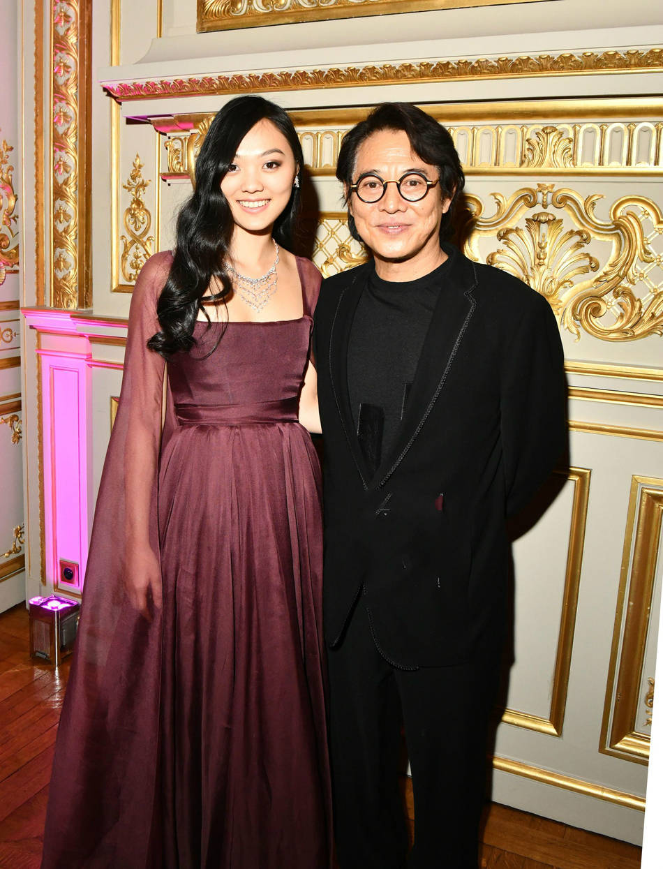 原创李连杰利智的女儿们读美国名校,前妻的两个女儿却从小骨肉分离?