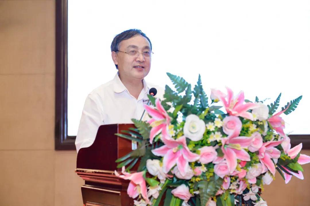 党委书记杨铁贵开场,校党委副书记,副校长姚江林,校友会秘书长杨仁海