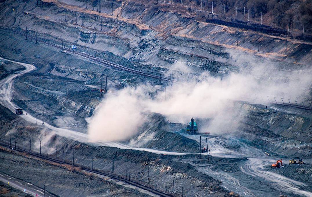 原创全国最大的露天煤矿,开采200多年后摇身一变,成热门旅游景点