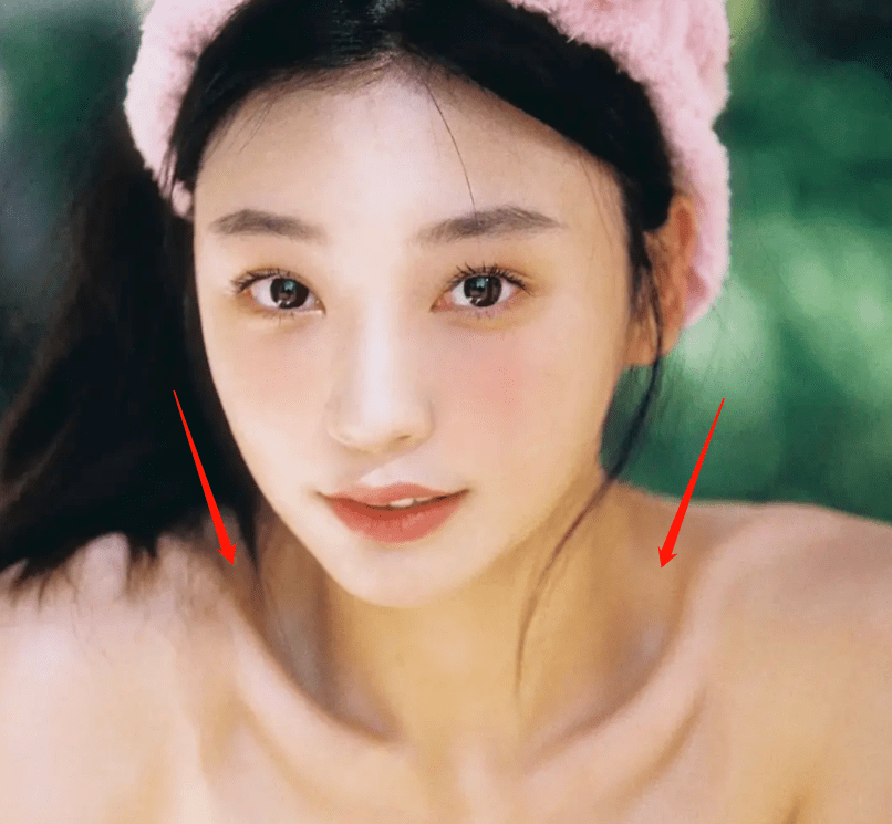 网红易梦玲又被偶遇美女氛围全靠发型身边团队人不少堪比明星