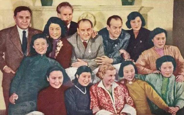 原创94岁黄宗英敢爱敢恨,一生经历四次婚姻,如今与文学为伴