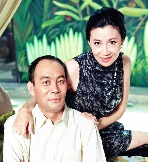原创张光北好有福气56岁的妻子陈炜雅端庄不显老衣品还很好