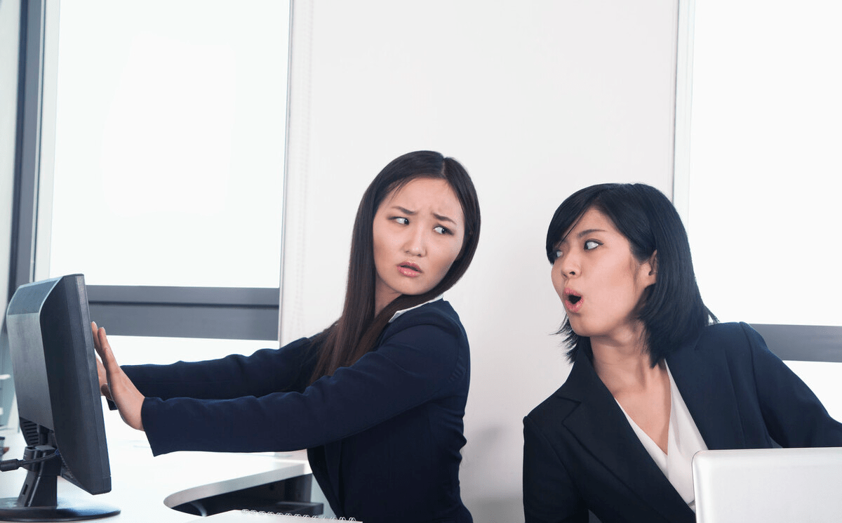 1,当面不发表,背后却乱传话.