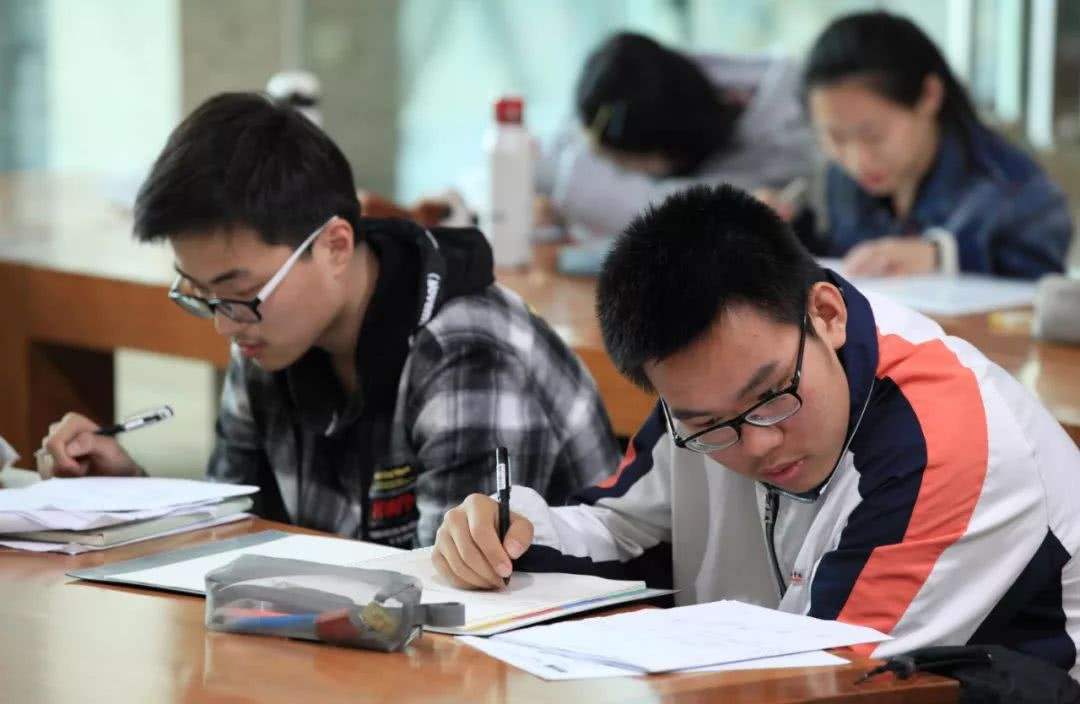 原创三个月,初三学霸变身高一学渣,高中班主任:原因就这4点