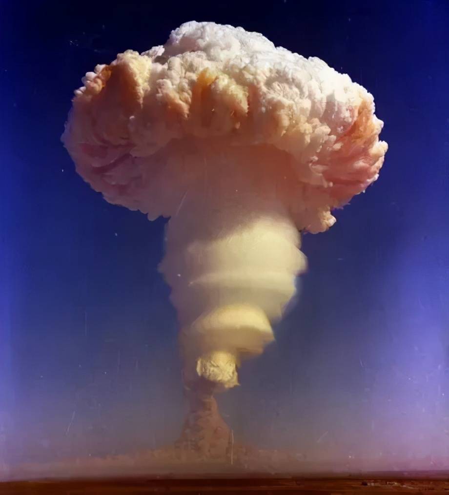 历史上的今天:我国第一颗氢弹爆炸成功!珍贵画面震撼人心