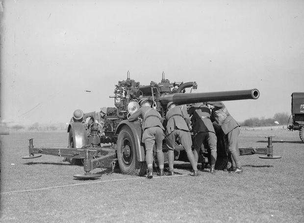 二战高射炮的对决:德军88炮毁一切,皇家陆军的94高炮也不一般