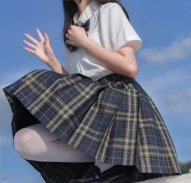 花猫作为一个女孩子也很喜欢这种青春可爱的衣服,但敢问 哪个未成年会