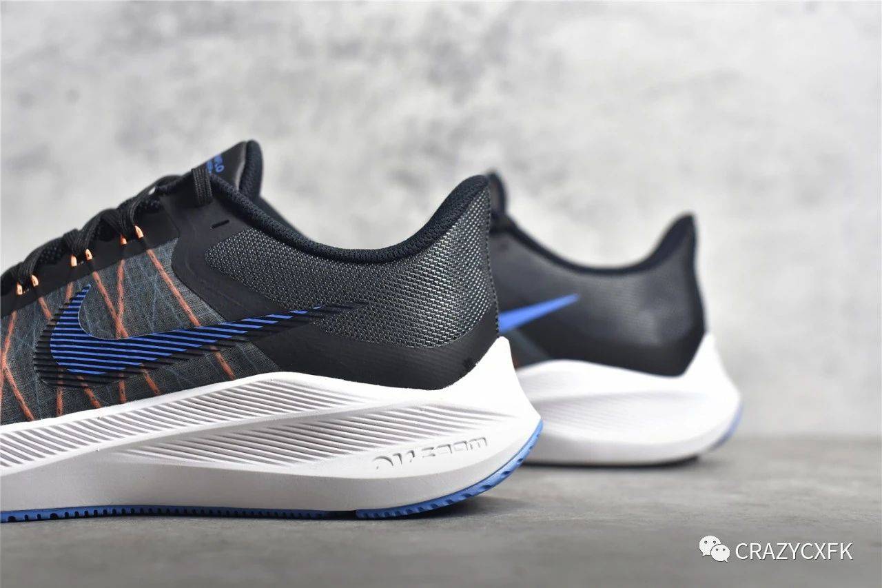 耐克登月8代nikeairzoomwinflo黑蓝网面运动跑步鞋