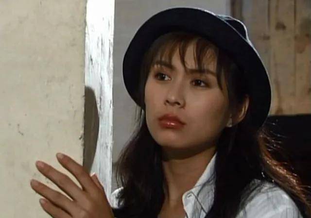 1995年,主演电视剧 《情丝万缕》 ,饰演女主范勤,给内地观众留下深刻