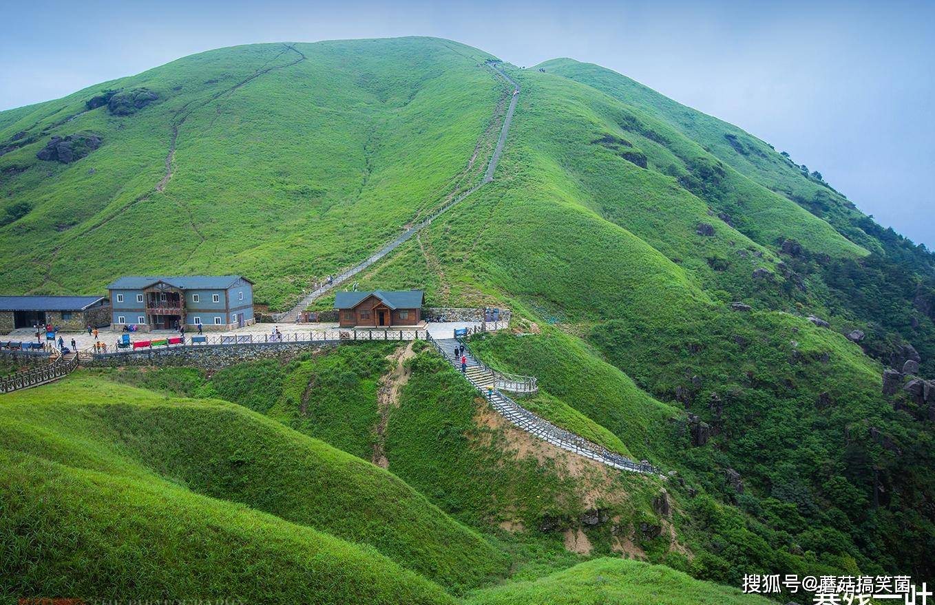 江西武功山有一条山路,上山是好汉坡,下山为绝望坡,你爬过吗?