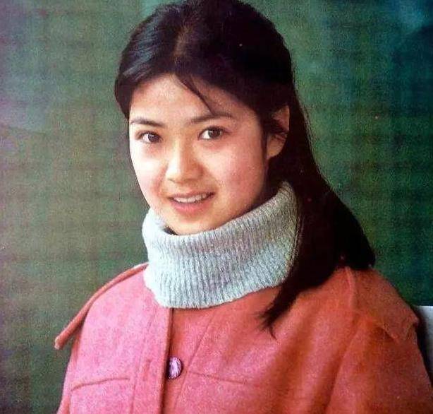 原创58岁任冶湘,曾与蔡国庆许亚军是同学,28岁因病隐退让人遗憾