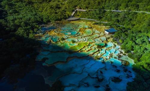 四川黄龙景区诚邀市民前往打卡度假 18℃夏天等你来避暑