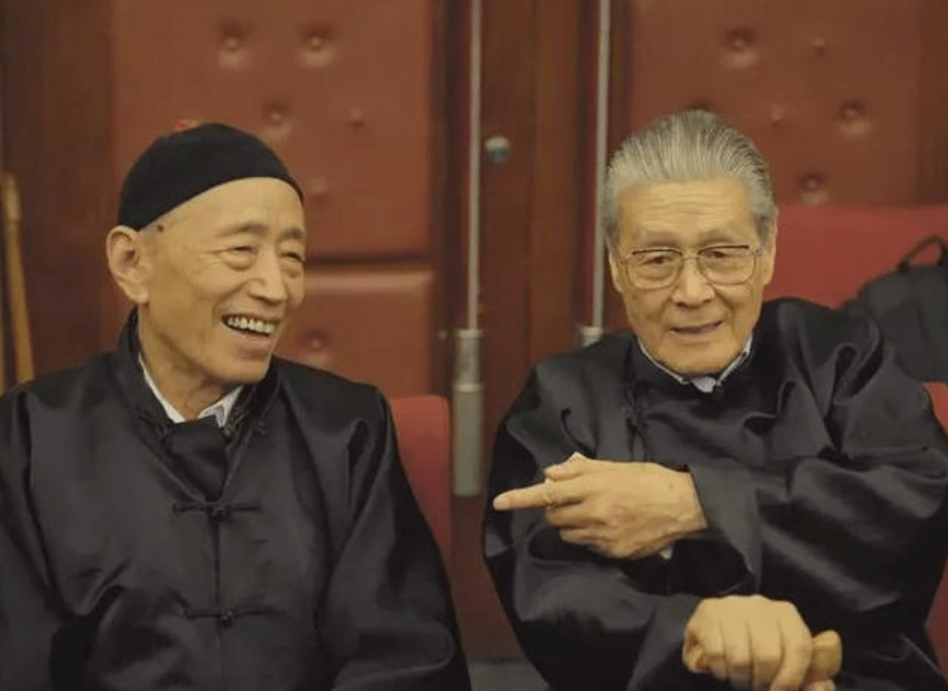 原创94岁老艺术家蓝天野获七一勋章,影视界第一人,网友:实至名归