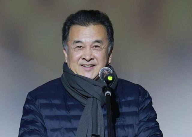 黄宏24次登春晚享少将军衔被免职后销声匿迹今咋样了