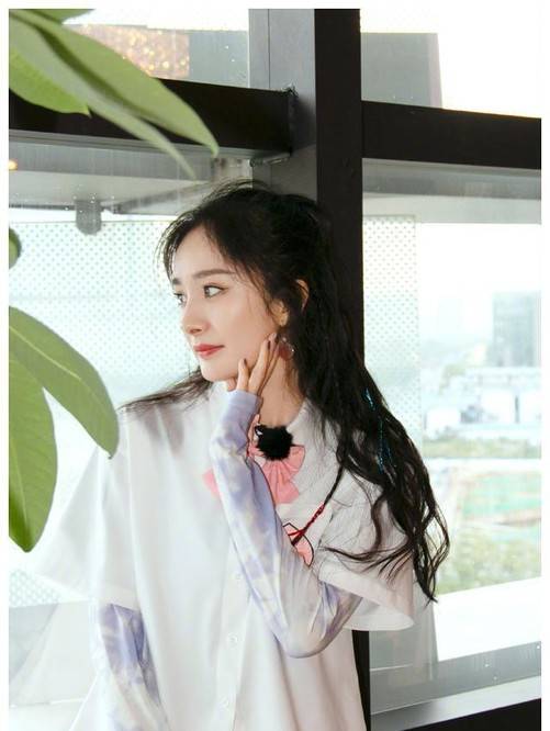 杨幂太会穿搭了,漂亮大方,少女感扑面而来!