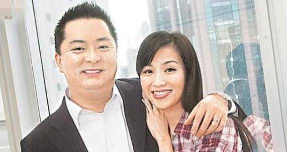 前港姐冠军谭小环:男友背叛,丈夫出轨,今48岁为生存摆摊卖鱼蛋