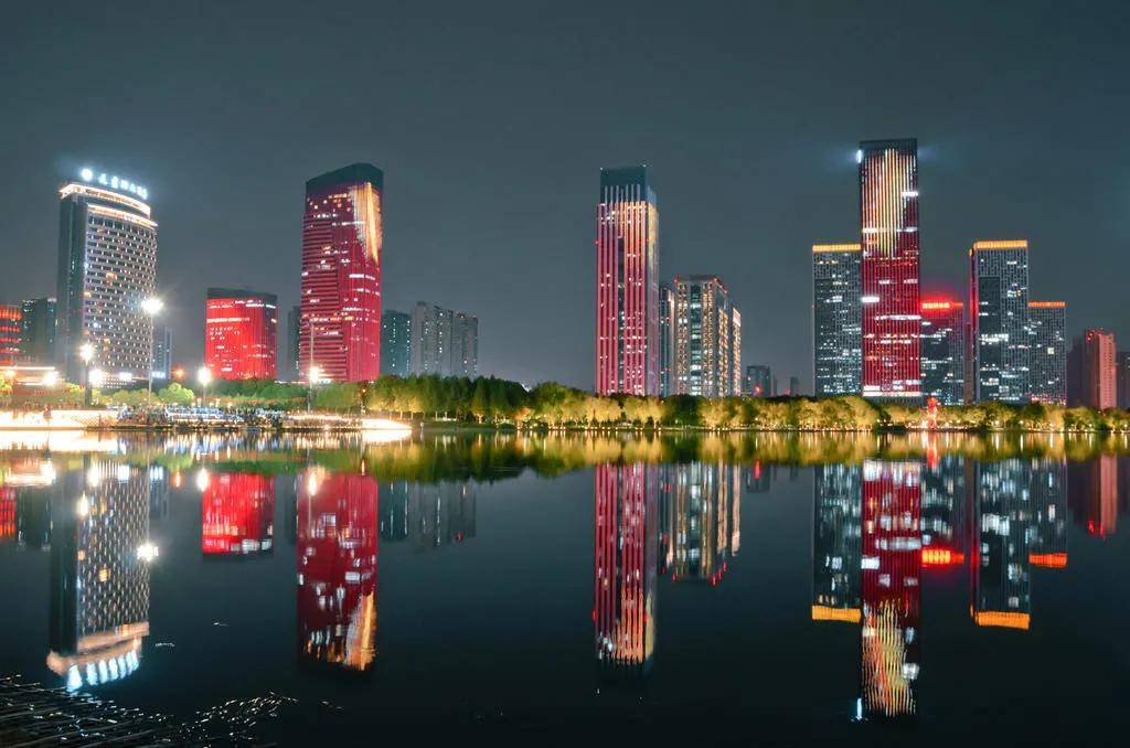 合肥天鹅湖夜景.