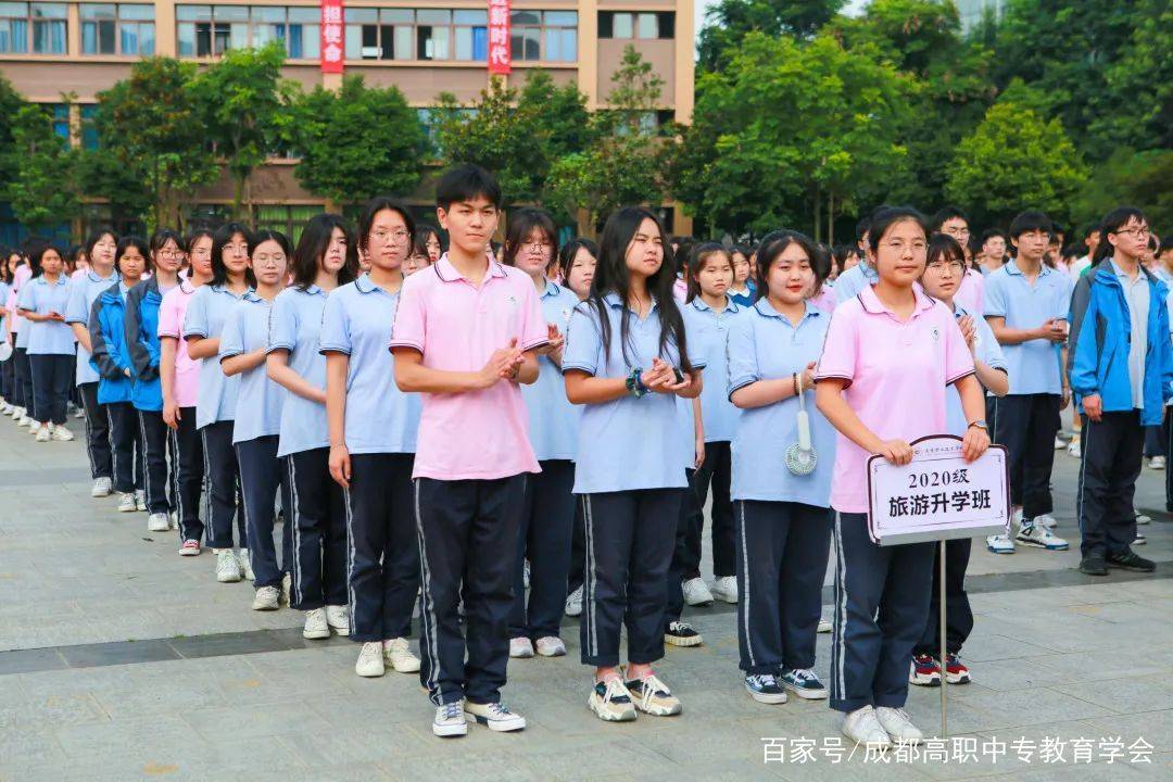 友爱职校的毕业生,仪式感满满