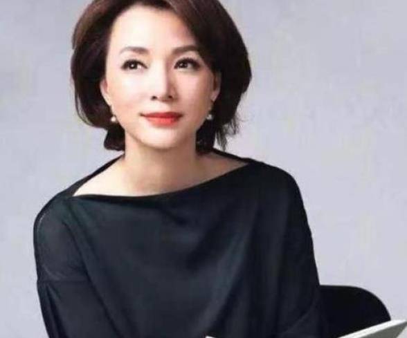 她是央视美女主持,嫁豪门老公身家上亿,如今婚后被宠成公主!