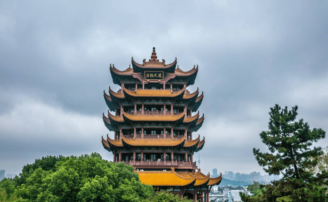 包含了几十个成语,用了大量典故来叙事抒情,辞藻华丽,被称为天下第一