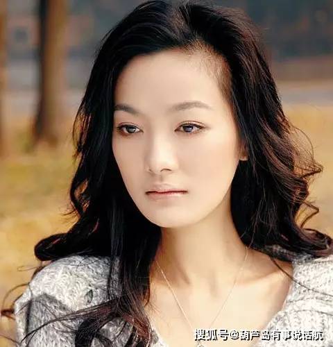 当时两人闹得很不愉快,别看方柏霓名气不大,但长得却非常漂亮,两人因