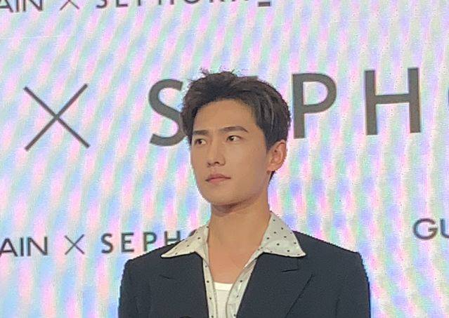 原创杨洋线下活动被抓拍,无任何滤镜和美颜,这颜值开始"腾化"了?