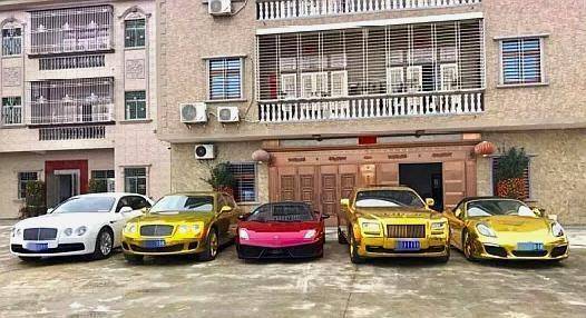 广东富豪,座驾黄金版劳斯莱斯,车牌80万,升级后外观亮