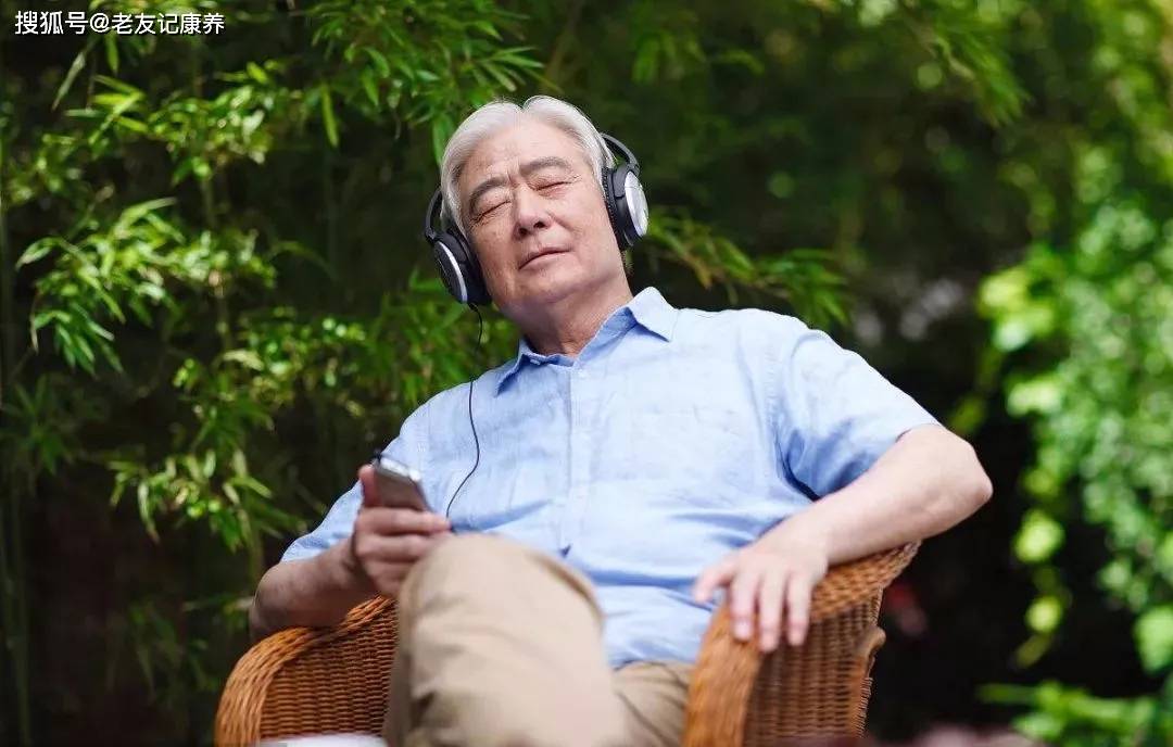 我相信 人变老,不是从第一道皱纹,第一根白发开始,而是从放弃自己那一
