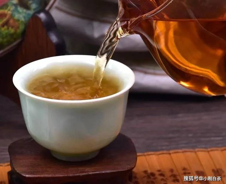在一些白茶品种中, 茶毫的重量达到茶叶总重量的8%左右,给白茶汤带来