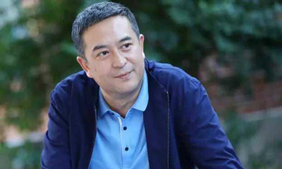 原创张嘉译20岁旧照告诉我们:有些人,真的丑着丑着就帅了?