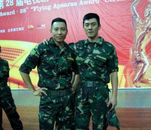 原创他曾当过郑伊健的保镖最落魄时妻子嫁给他如今是银幕最硬汉子