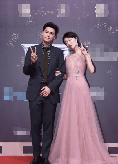 李易峰直播曝光圈外女友?回应领结婚证传闻,粉丝:请马上分手!
