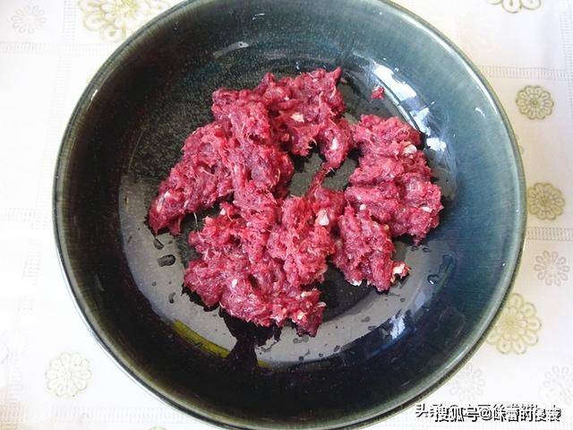 原创牛肉萝卜馅口感硬,那是您没做对,这么做一口吃两个都不过瘾