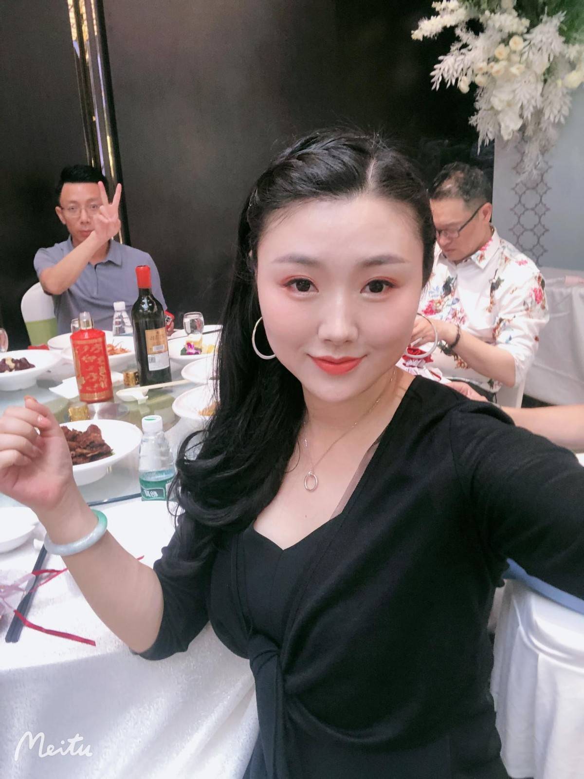 歌手肖洋昔日演出照曝光 洋溢青春活力