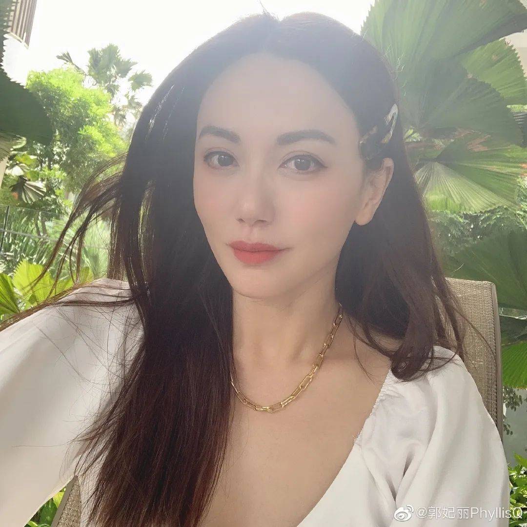 原创一代美人牡丹仙子郭妃丽嫁富豪后退圈9年现在怎么样了