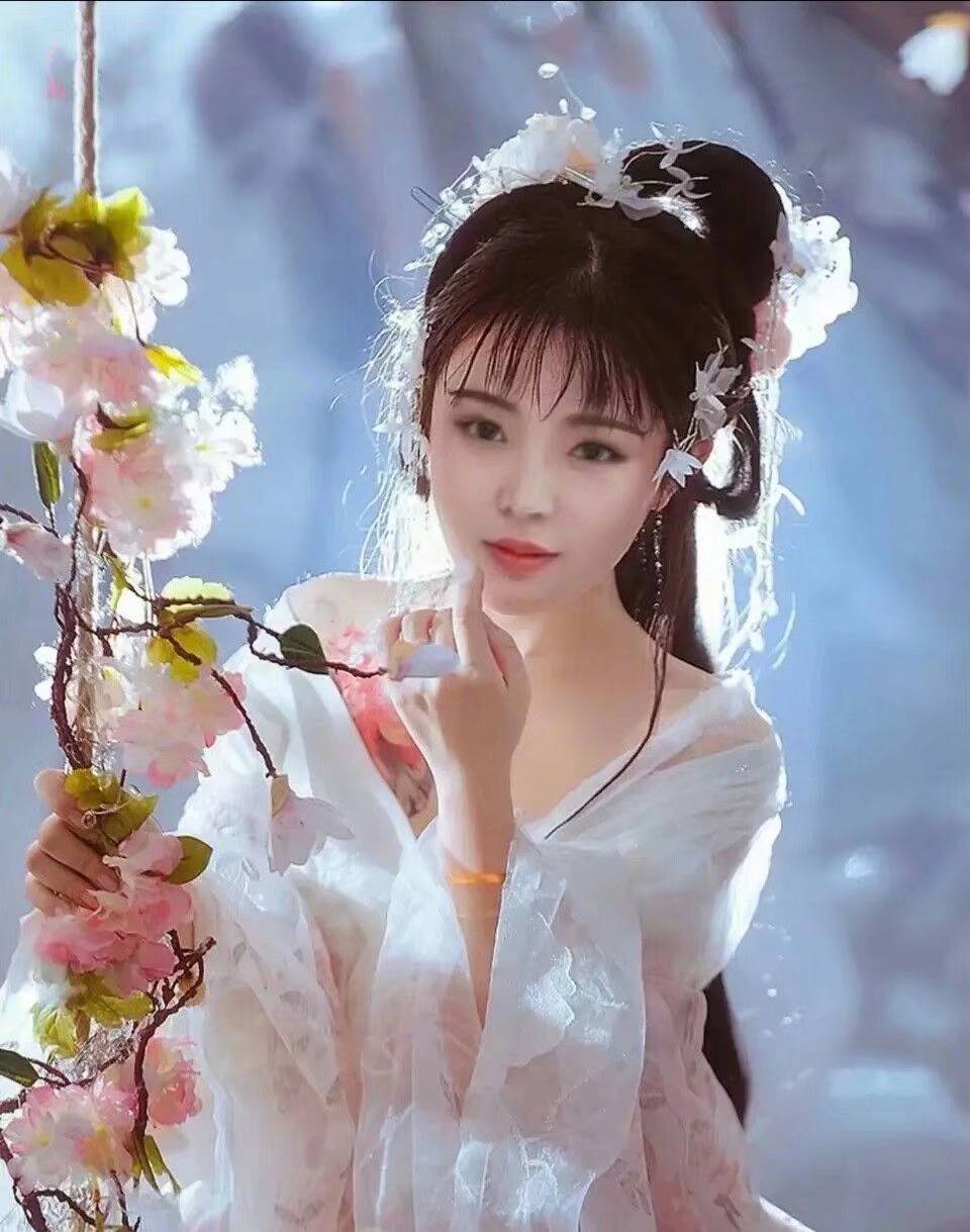 古装美女分外俏