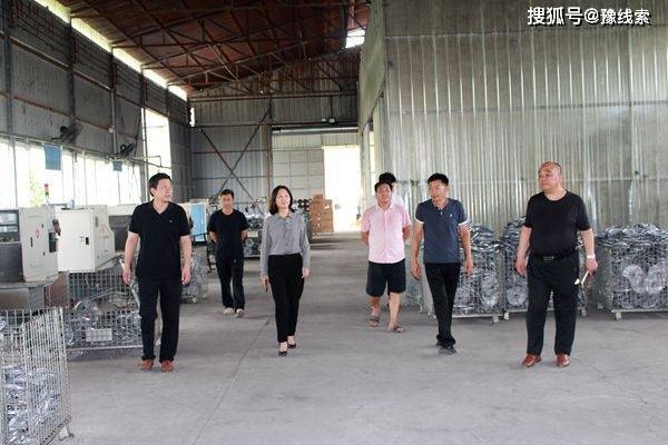 日前,南阳市官庄工区官庄镇党委书记马晓燕,党委委员,纪委书记田朝山