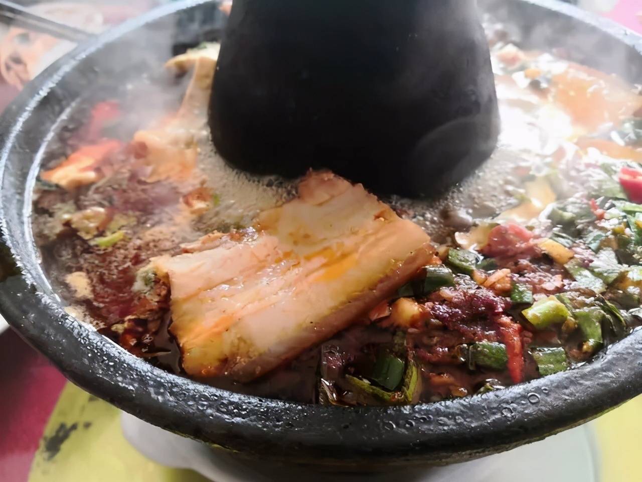 火碗:陕西延安洛川县地道传统美食,除了苹果,洛川的美味也不错