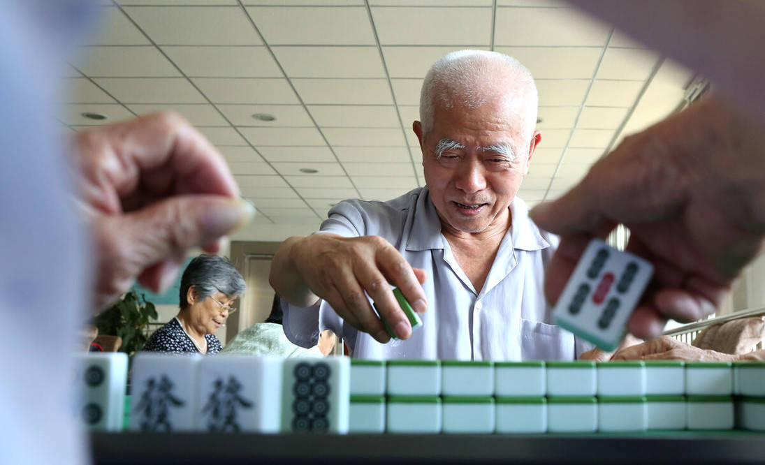 为什么建议老年人少去打麻将68岁大爷前期很潇洒后期祸事多