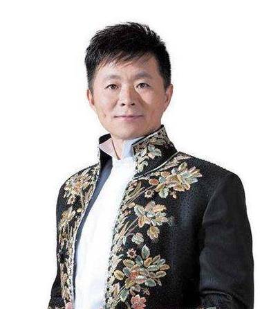 歌唱家王宏伟:母亲为他守寡48年,选妻子唯一标准:母亲