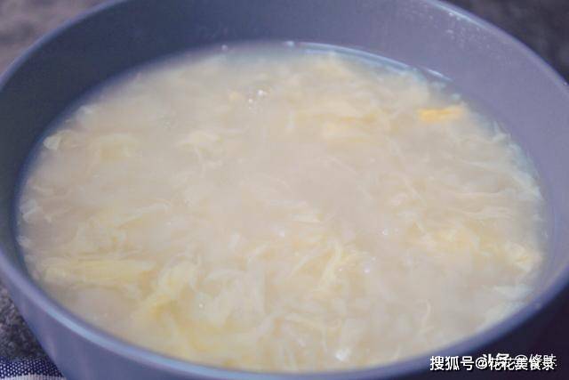 北方人都爱喝鸡蛋甜面汤,还没喝过的话,赶紧来学一下吧.
