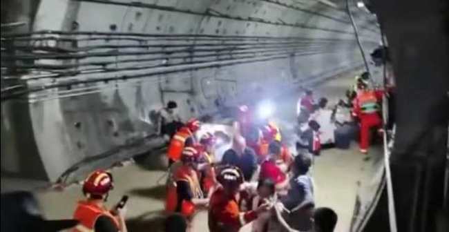 郑州地铁五号线跪地救人的试工医生于逸飞被医院直接录用